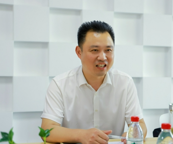 嘉兴国度高新区管委会俞春明主任调研J9集团丝绸，为发展鼓劲?